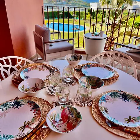 Apartment Estrella De Mar Zeezicht En Uitkijk Op Gibraltar 40m2 Terras Incl Zwembad Garzas Manilva